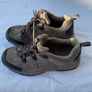 women’s hiking shoes